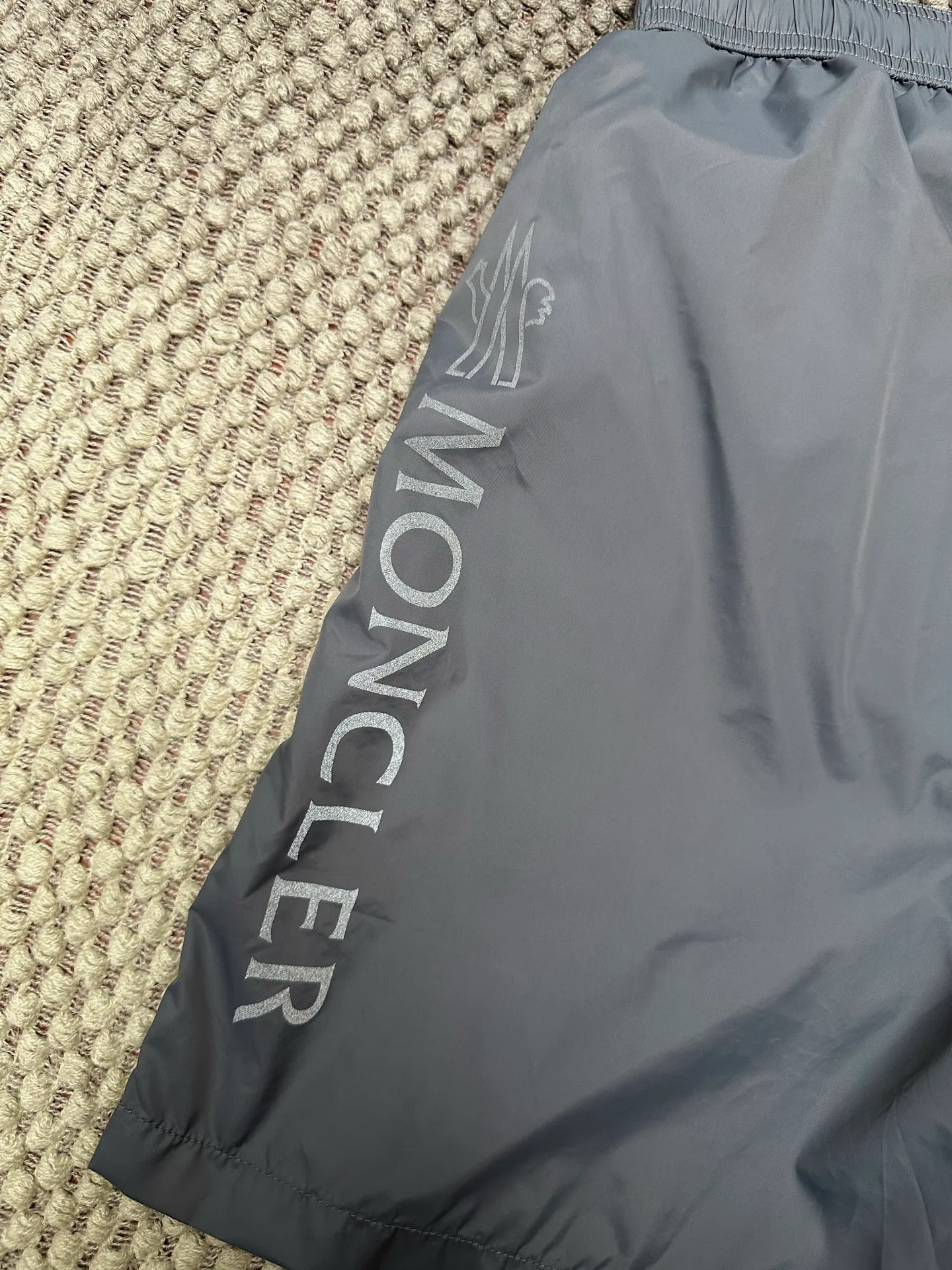 🔥P90💰 Moncler Logo Authentic ： ： Logo Classic Logo Breathable Logo ：Black White Navy Blue Gray Green size：M L XL 2XL 3XL（90-200 ） ⚠️ / /